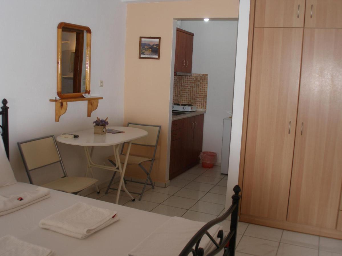 Efi Apartments Myrina Esterno foto